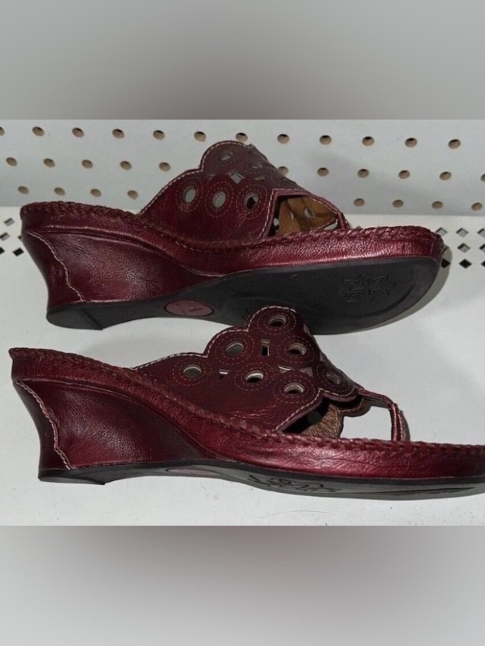 Clarks College Women's Burgundy Wedge Sandals. Size: 7
